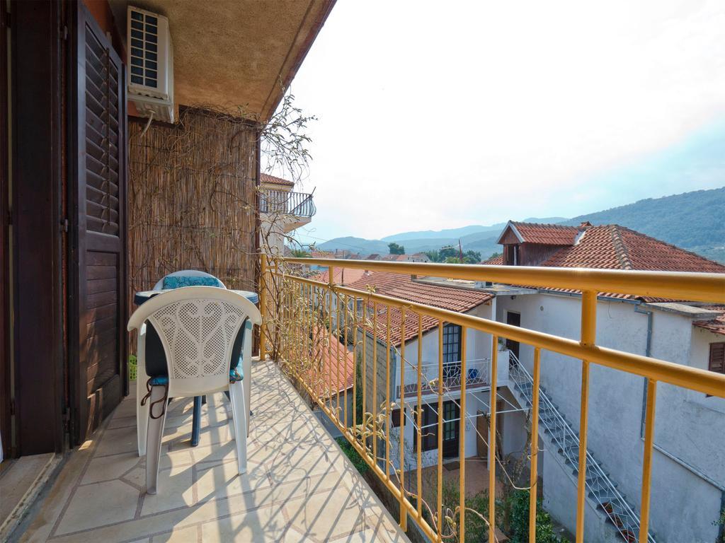 Apartments Srhoj สตารีกราด ภายนอก รูปภาพ