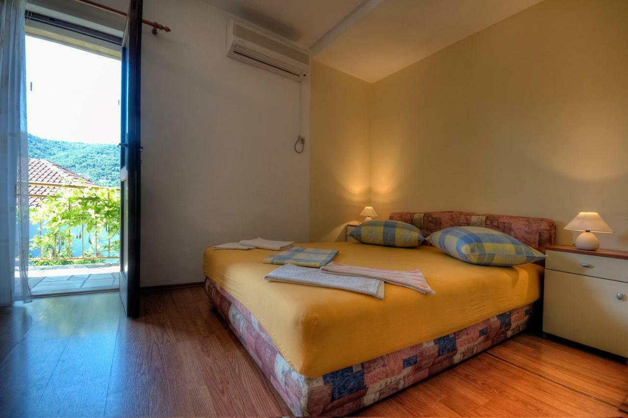 Apartments Srhoj สตารีกราด ภายนอก รูปภาพ