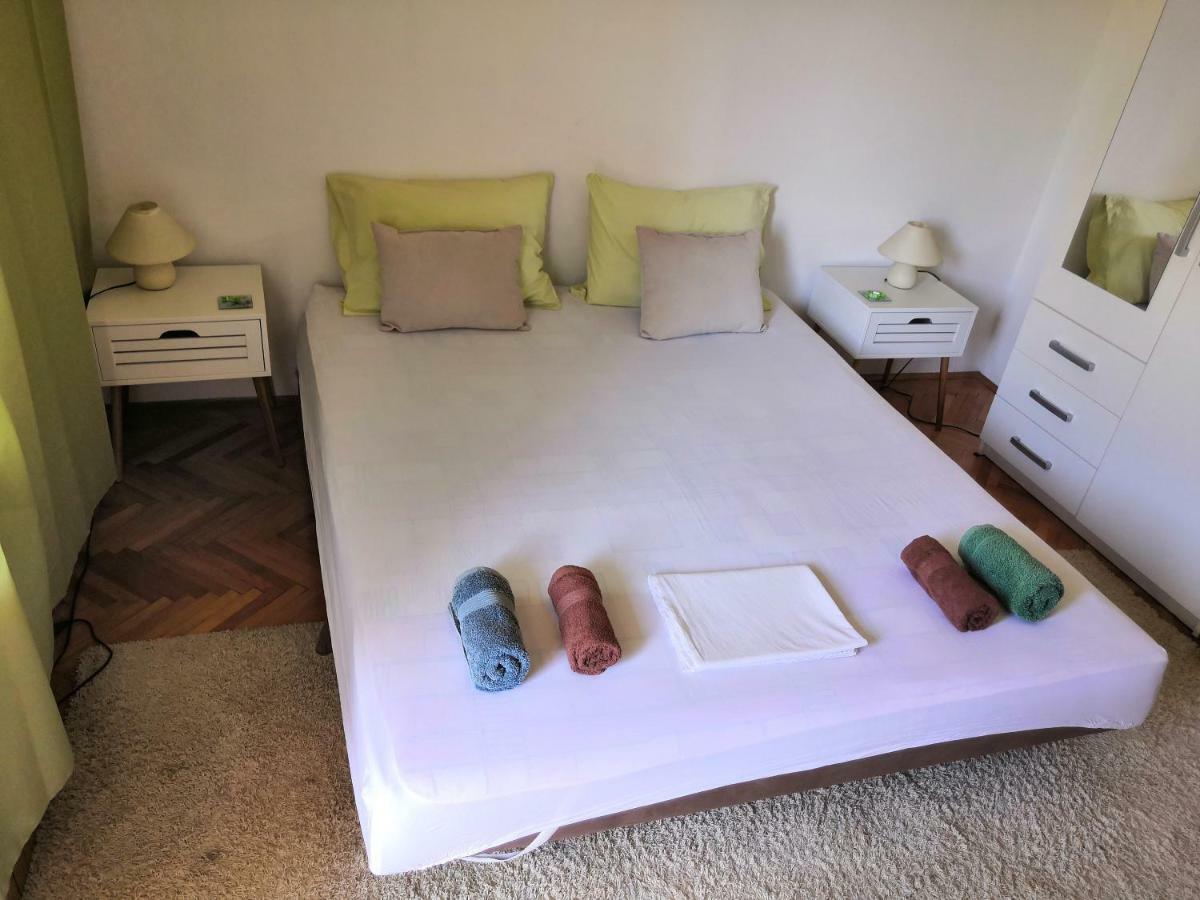 Apartments Srhoj สตารีกราด ภายนอก รูปภาพ