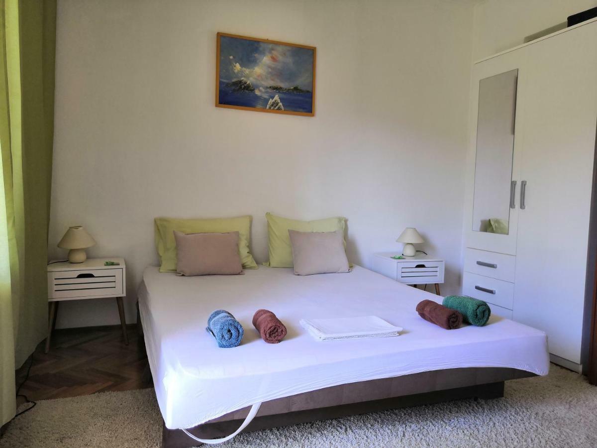 Apartments Srhoj สตารีกราด ภายนอก รูปภาพ
