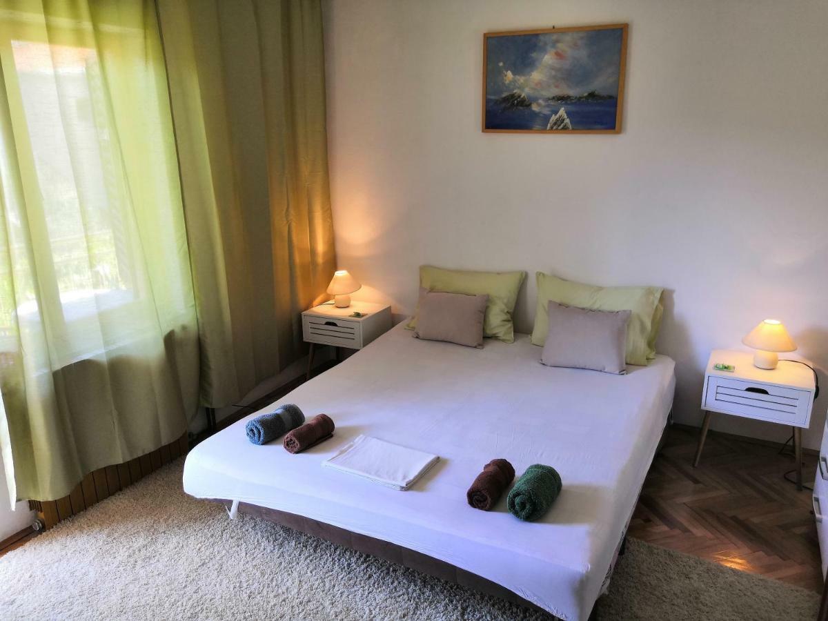 Apartments Srhoj สตารีกราด ภายนอก รูปภาพ