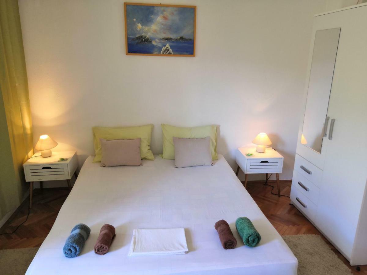Apartments Srhoj สตารีกราด ภายนอก รูปภาพ
